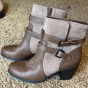 NWOT Stylish Brown Ankle Boots for Women by Naturalizer